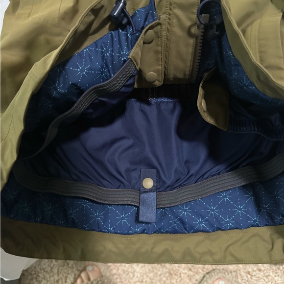 Patagonia women’s medium olive Jacket with Blue Logo - Picture 2 of 12
